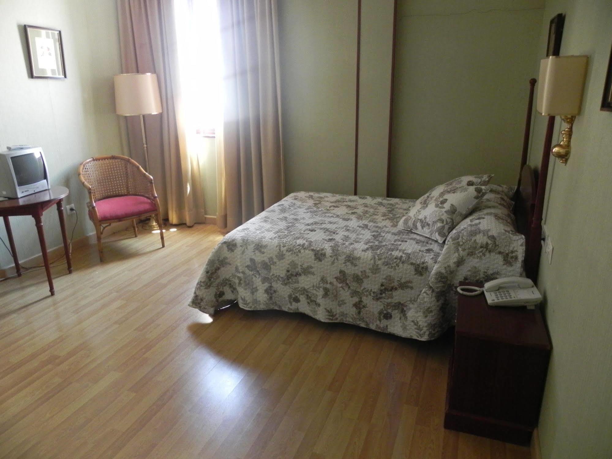 Hotel Sierra De Аракена Екстериор снимка