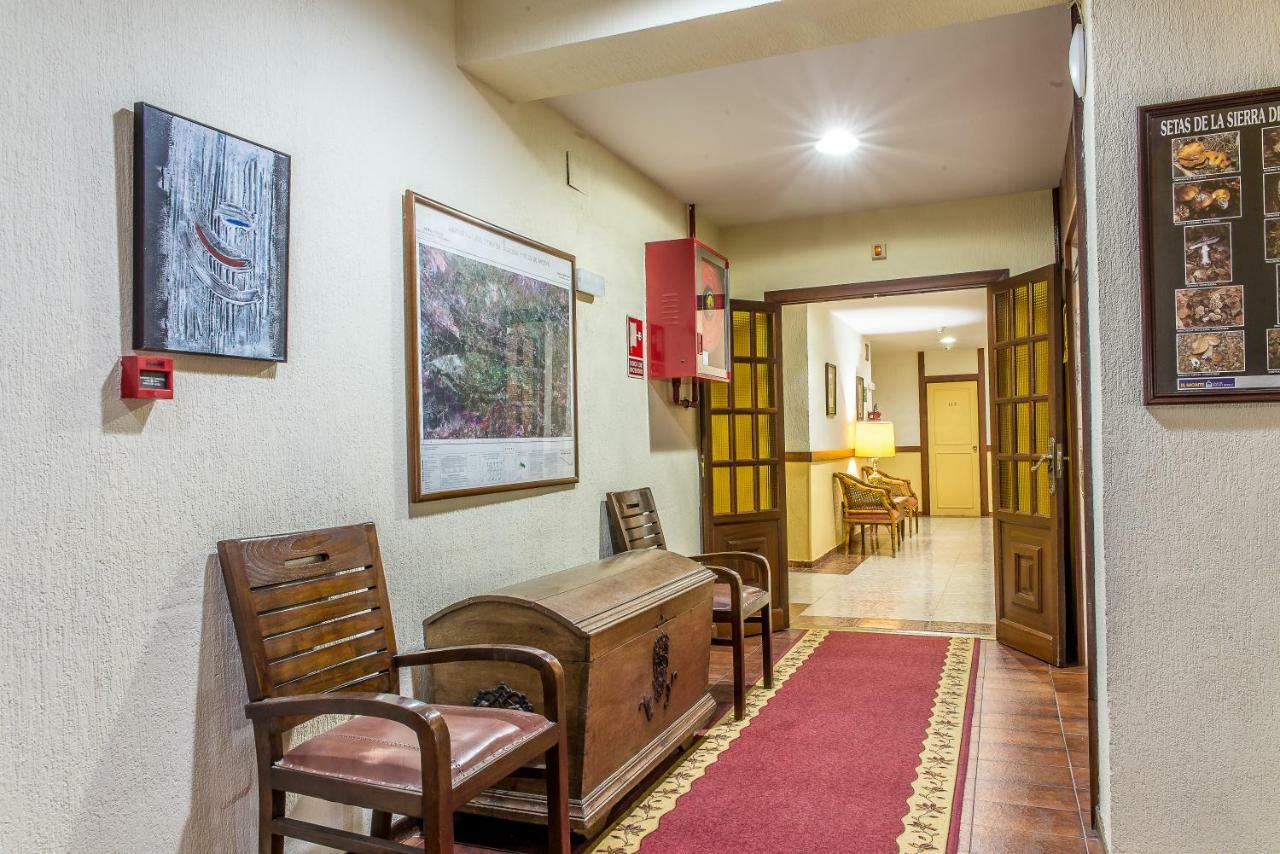 Hotel Sierra De Аракена Екстериор снимка